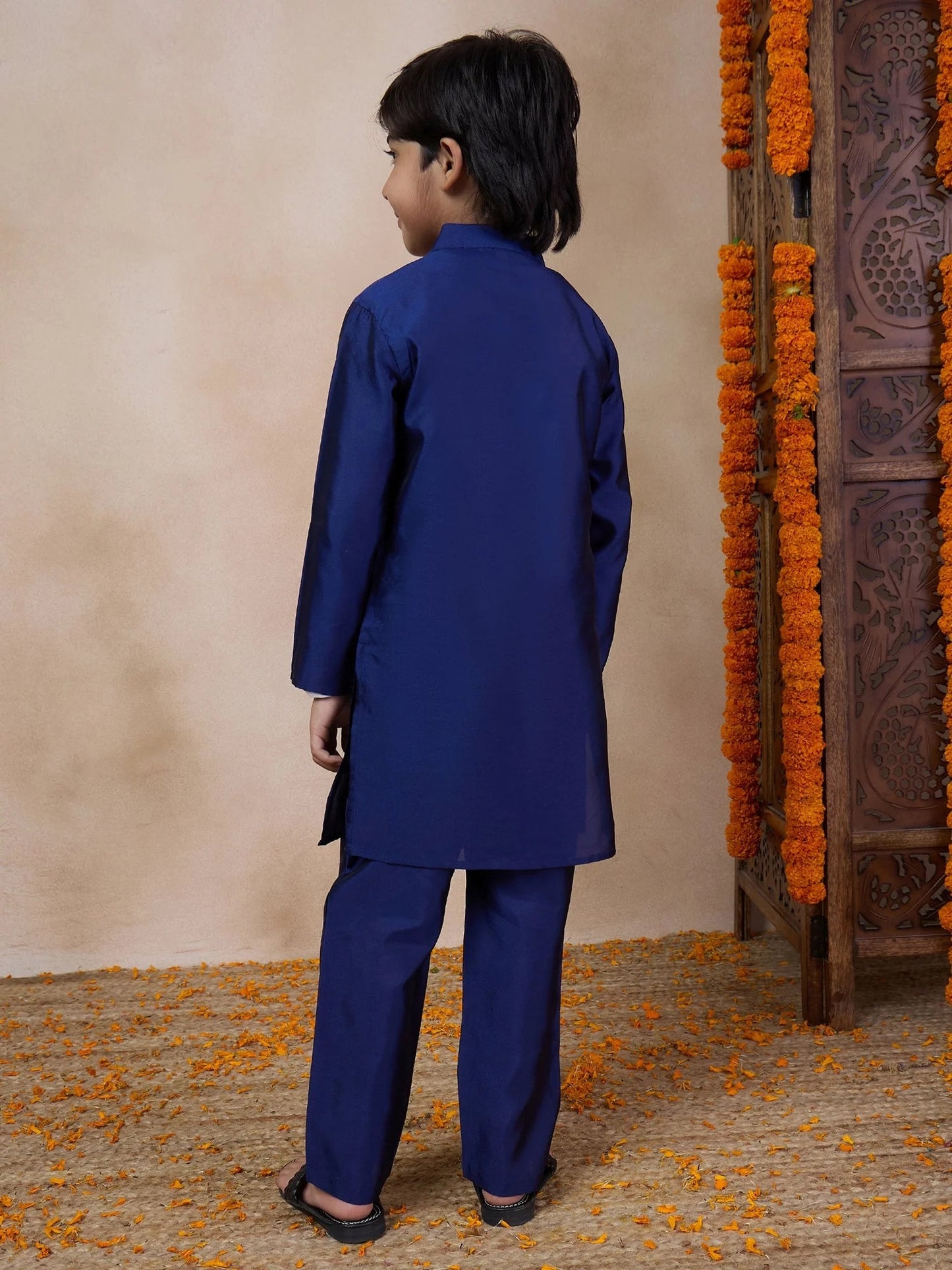 Boys Mandarin Collar Straight Kurta Pyjamas With Nehru Jacket