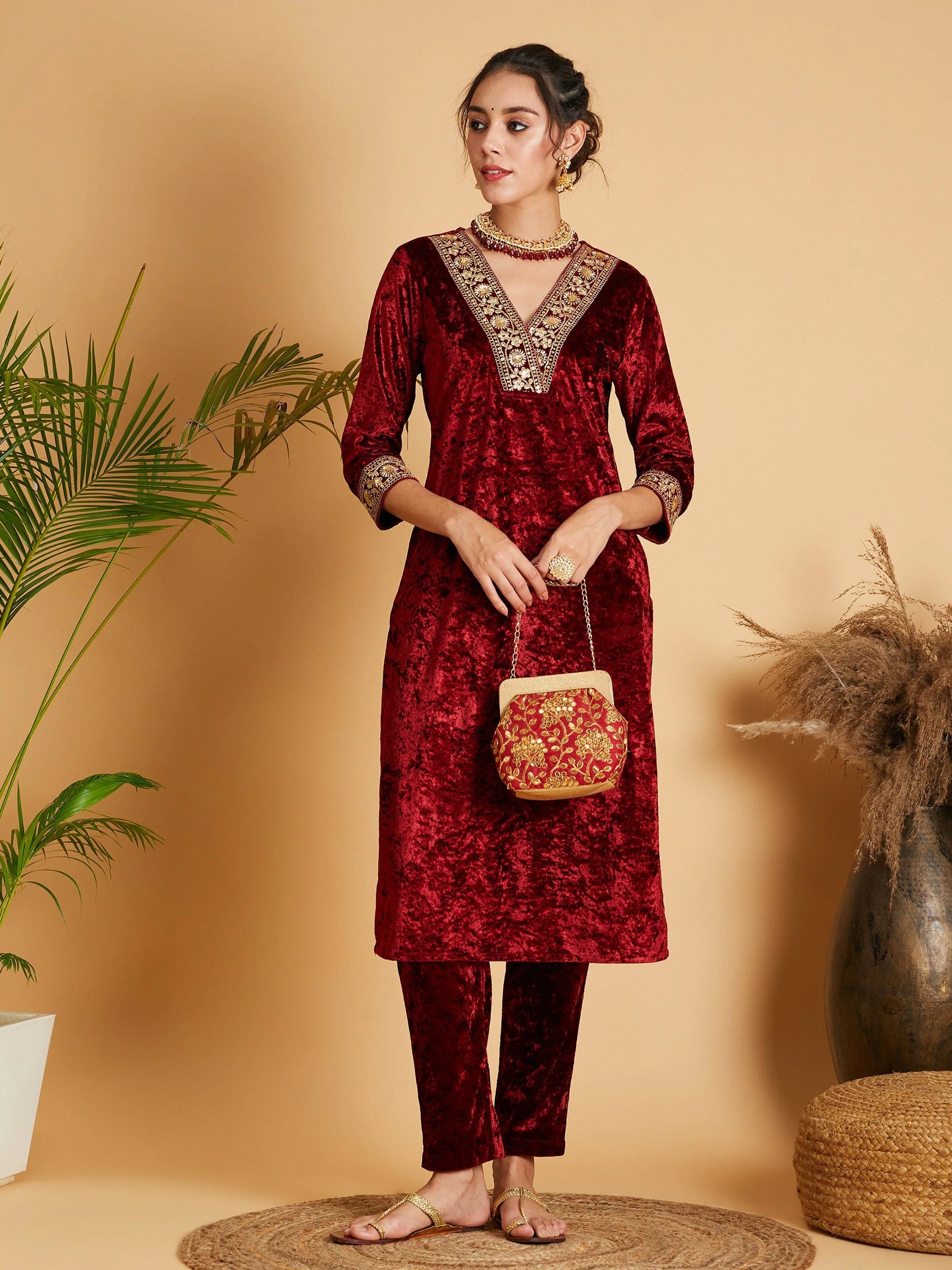 Women Maroon Velvet Straight Kurta