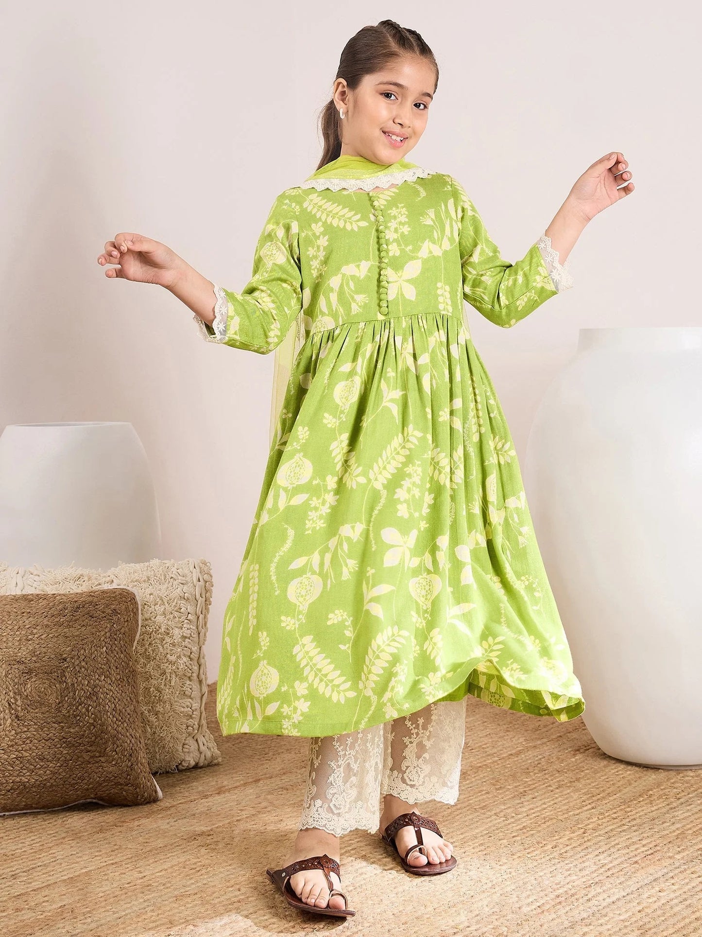 Girls Floral Printed Empire Kurta With Trousers & With Dupatta