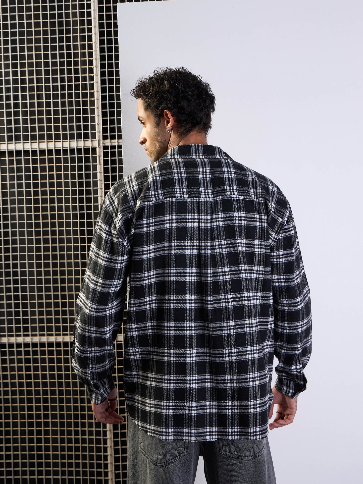 Men Black & White Check Raw Edge Hem Oversize Shirt