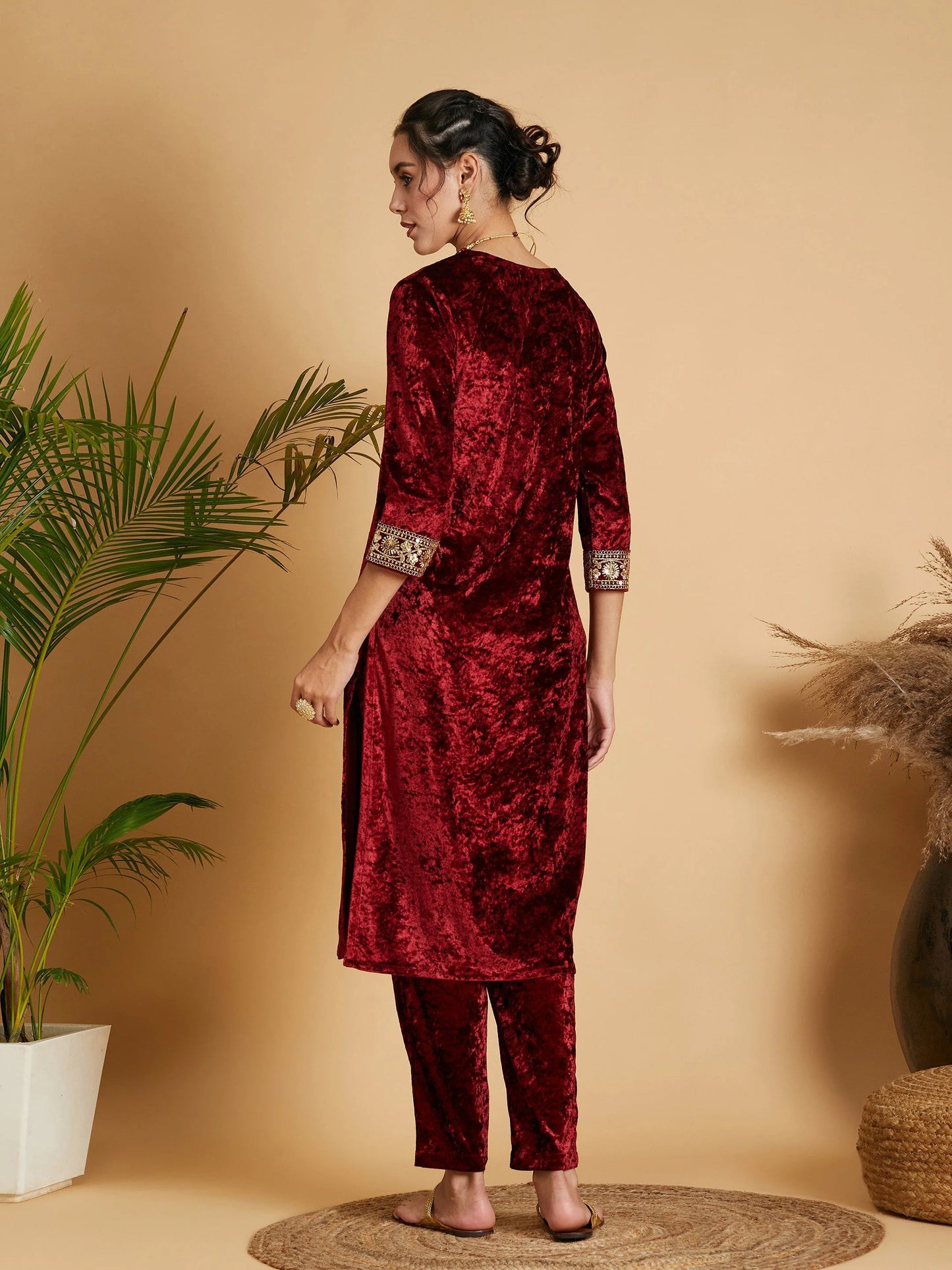 Women Maroon Velvet Straight Kurta