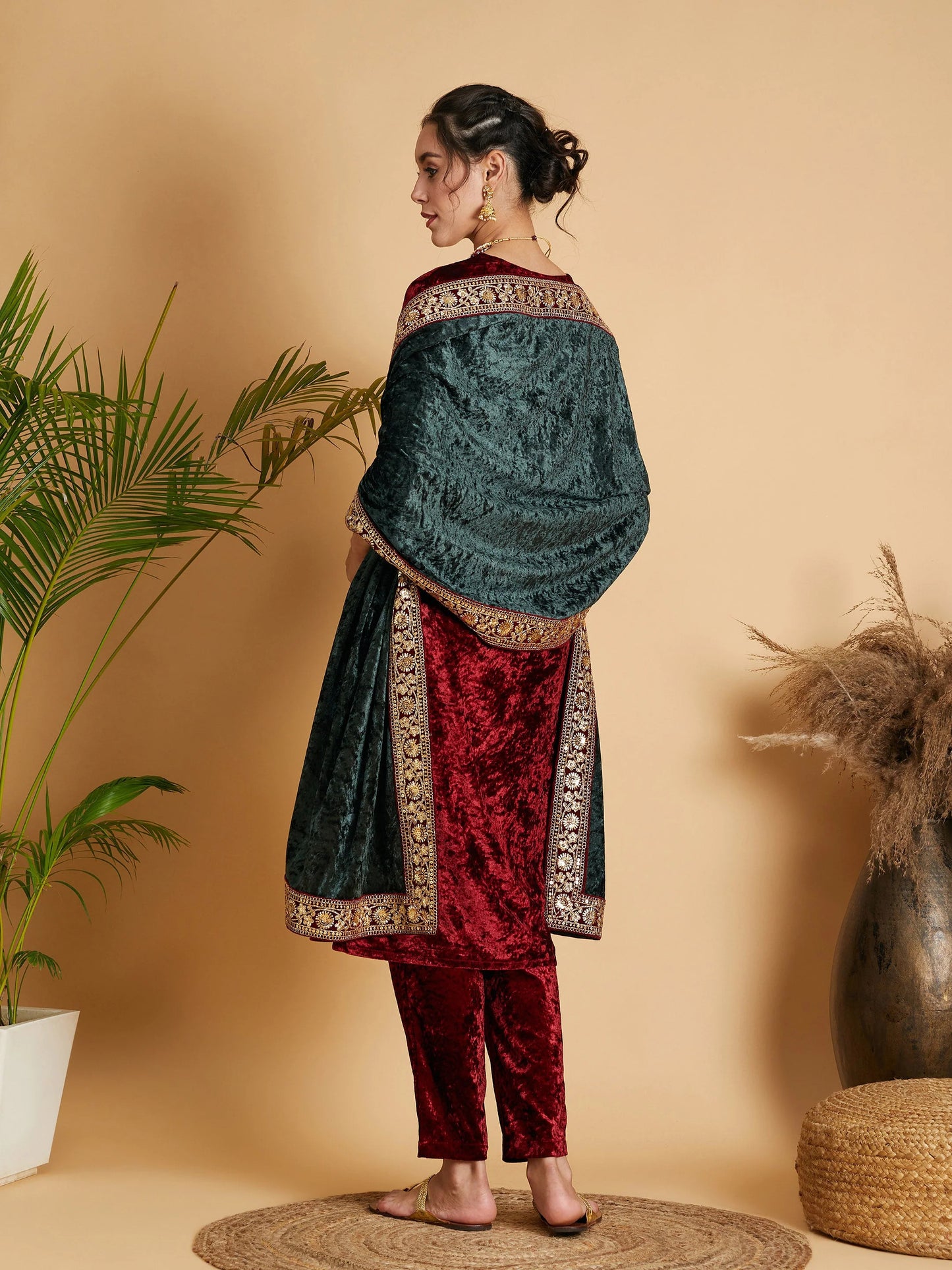 Women Emerald Velvet Lace Detail Dushala