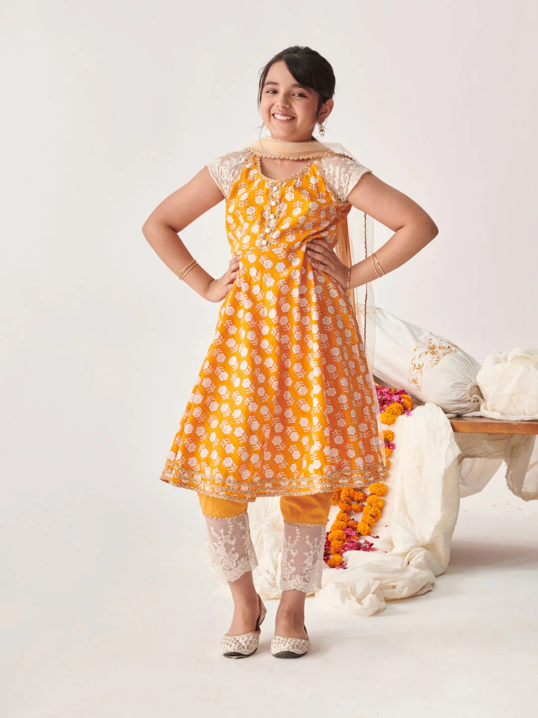 Girls Floral Printed Regular Kurta With Pyjamas & With Dupatta( Orange)