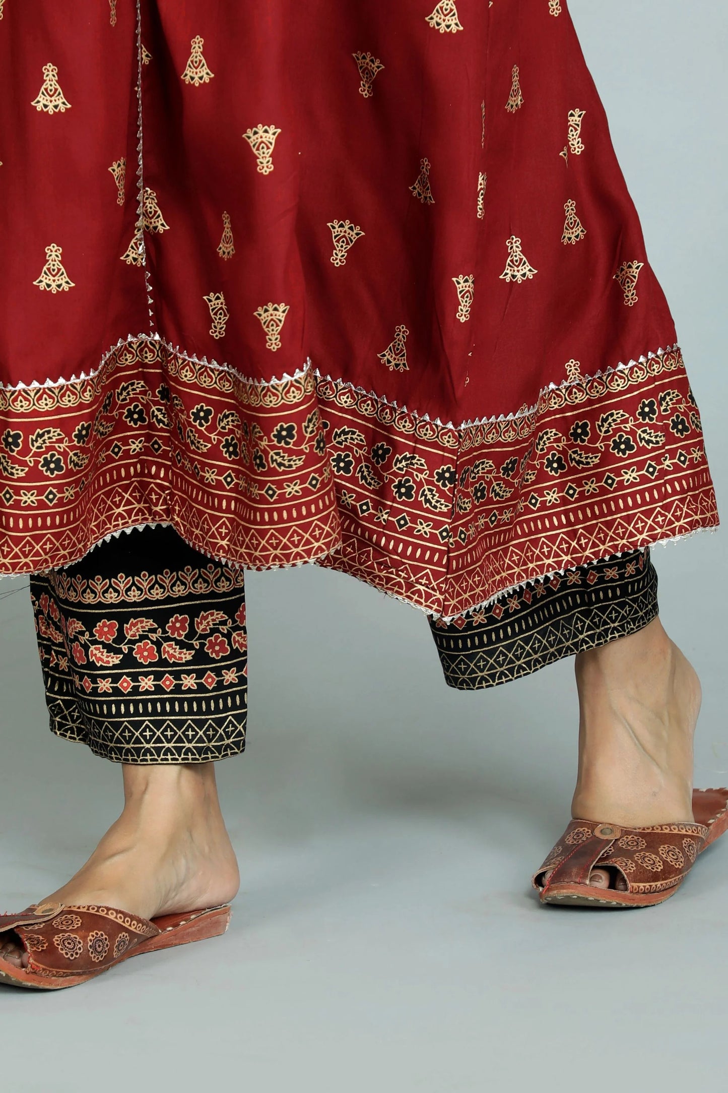 Women Ethnic Kurta With Pant and Dupatta