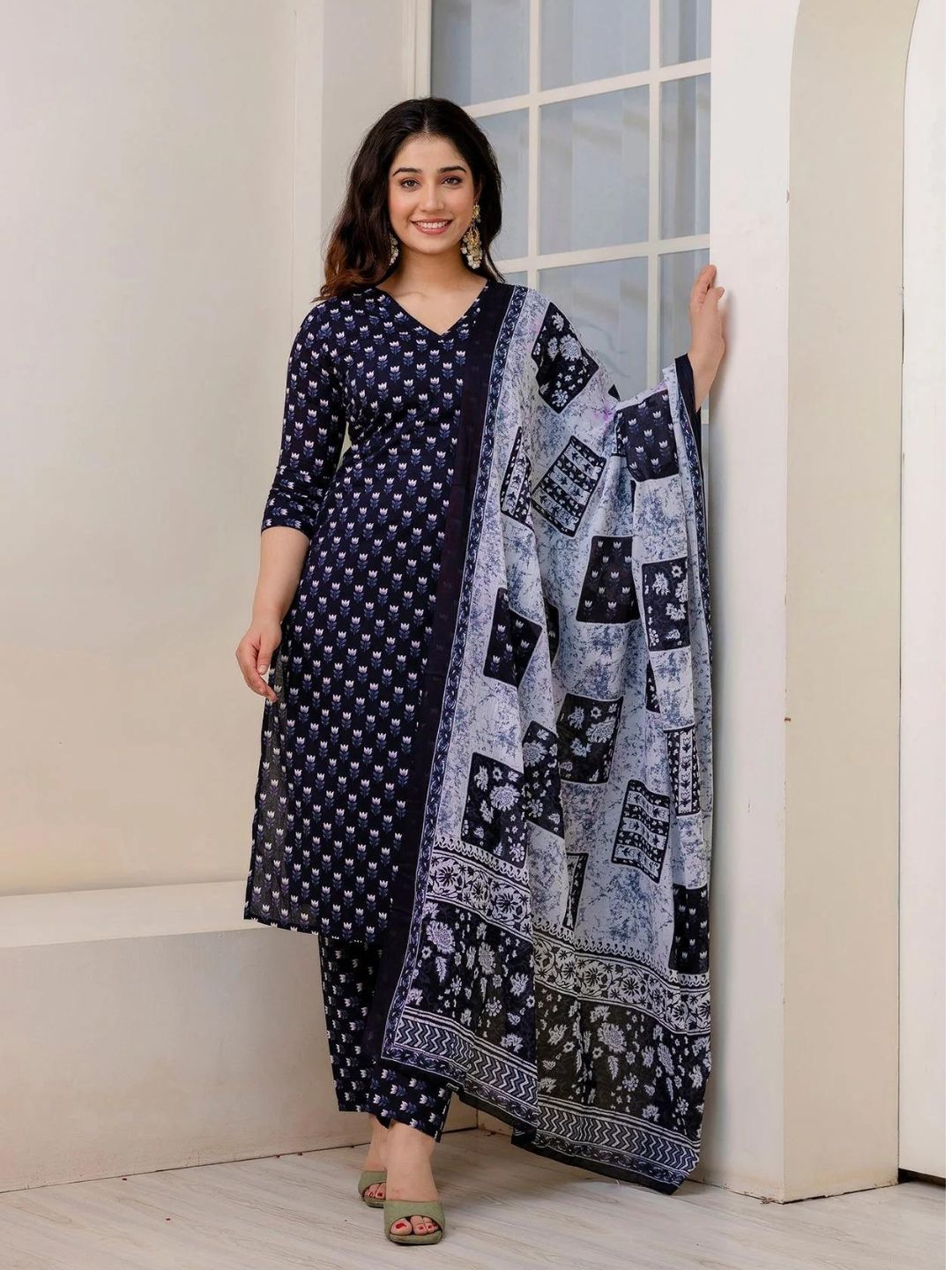 Women Black Ethnic Printed Kurta And Trouser With Dupatta