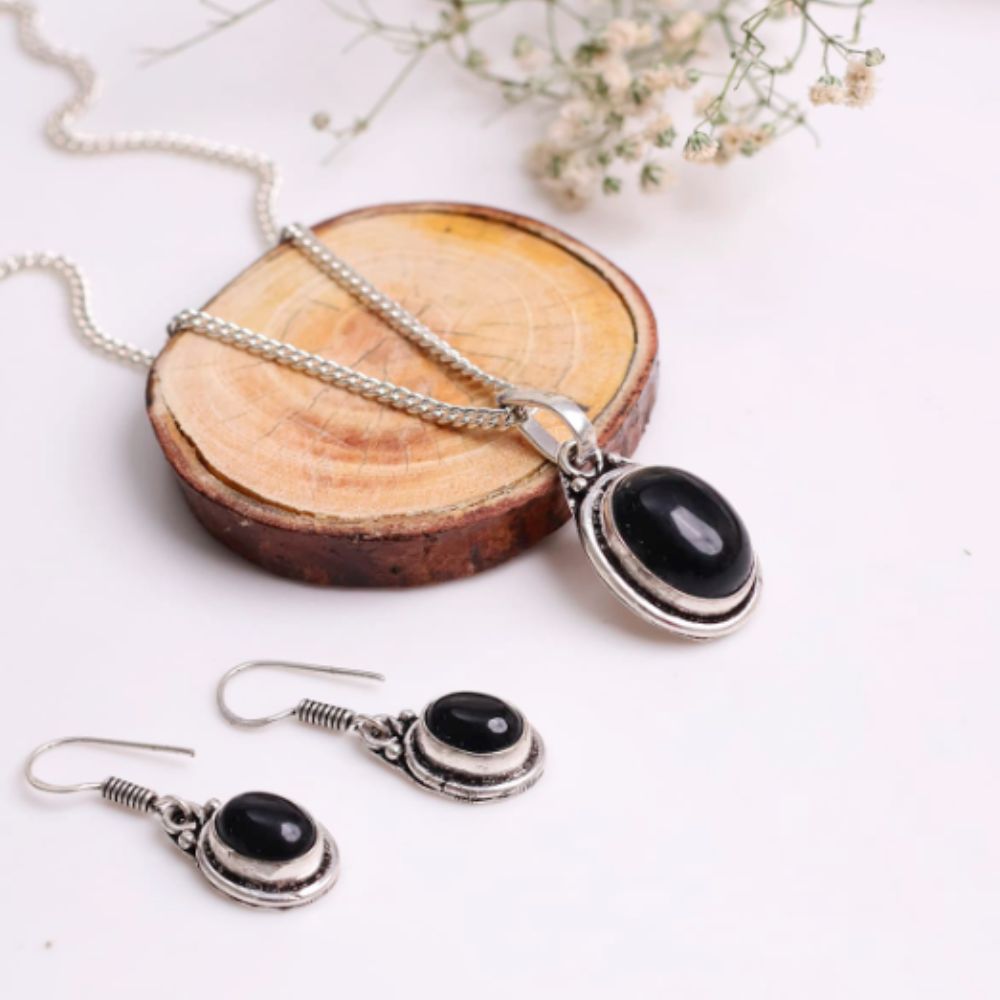 Black Onyx Pendant and Earrings Jewellery Set